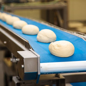 Bandas transportadoras sintéticas en la industria panadera y galletera