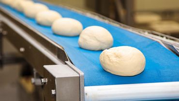 Bandas transportadoras sintéticas en la industria panadera y galletera